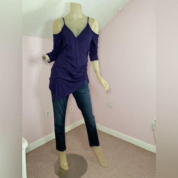 Lilian Cold Shoulder Top - Picture 2 of 12